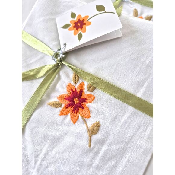 Pier 1 Cotton Napkins Set of 6 White Embroidered Floral 20 x 20 Boho NWT - Picture 2 of 5